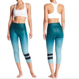 Alo yoga / Green ombre airbrush stripe crop legging